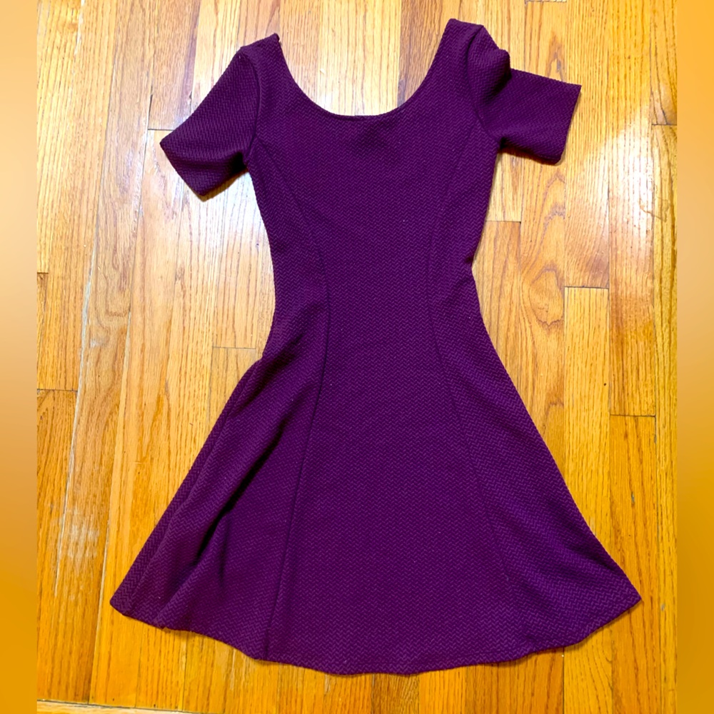 Scoop neck short purple dress